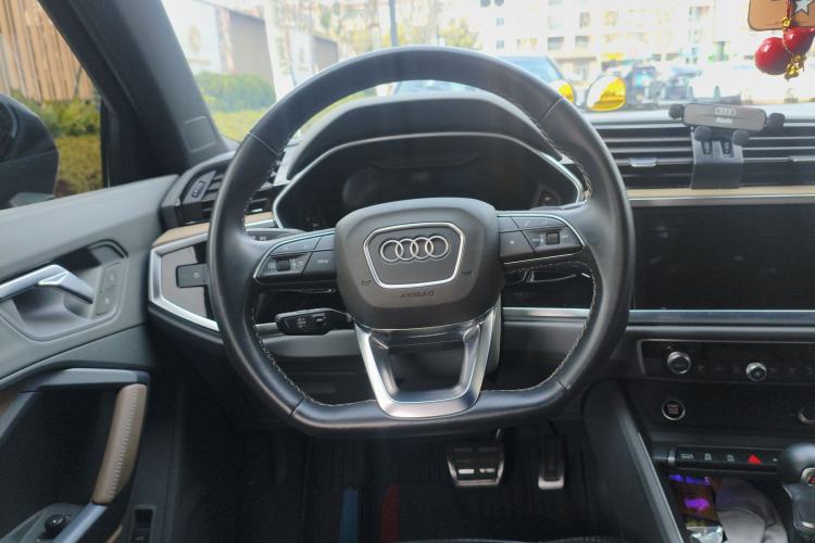 Used Audi Q3 2024 40 TFSI Fashion Dynamic Edition Launch Special Edition Steering Wheel