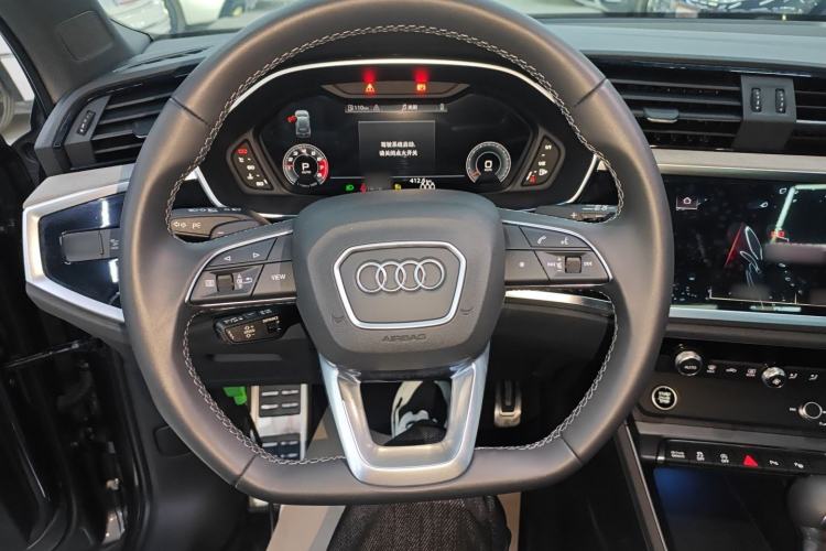Used Audi Q3 2024 40 TFSI Fashion Dynamic Model Steering Wheel