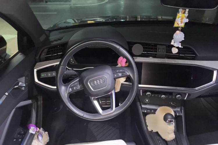 Used Audi Q3 2024 40 TFSI Fashion Dynamic Model Steering Wheel