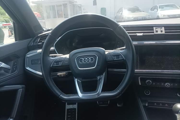 Used Audi Q3 2024 35 TFSI Fashion Dynamic Edition Steering Wheel