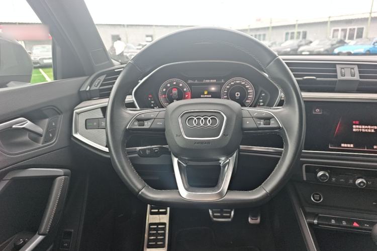 Used Audi Q3 2024 35 TFSI Fashion Dynamic Edition Steering Wheel