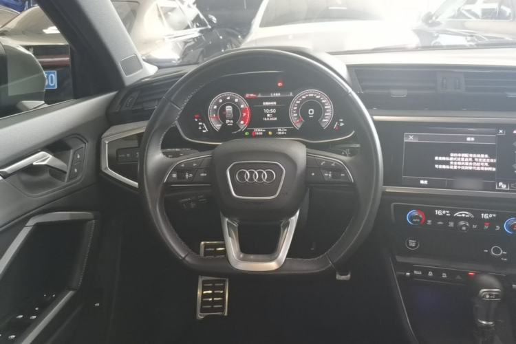 Used Audi Q3 2024 40 TFSI Fashion Dynamic Model Steering Wheel