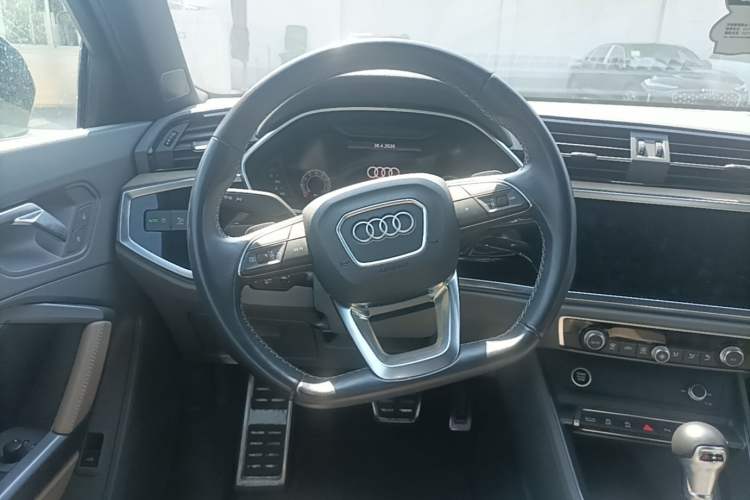 Used Audi Q3 2024 40 TFSI Fashion Dynamic Edition Launch Special Edition Steering Wheel