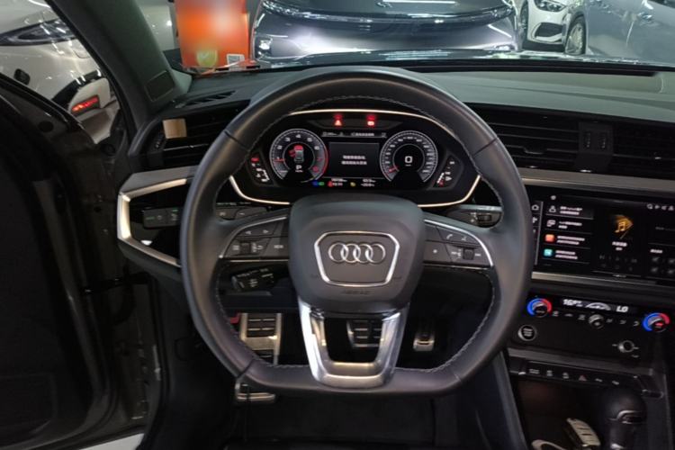 Used Audi Q3 2024 40 TFSI Fashion Dynamic Model Steering Wheel