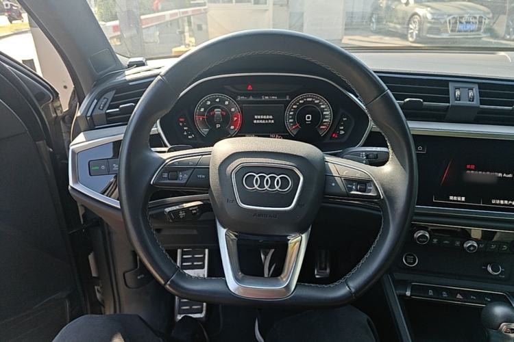 Used Audi Q3 2024 35 TFSI Fashion Dynamic Edition Steering Wheel