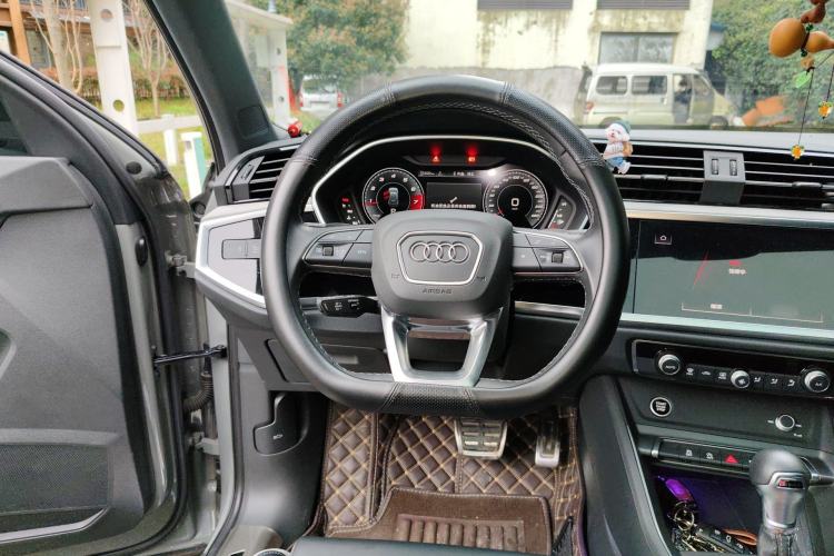 Used Audi Q3 2024 35 TFSI Fashion Dynamic Edition Steering Wheel