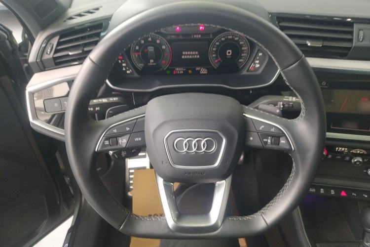 Used Audi Q3 2024 40 TFSI Fashion Dynamic Model Steering Wheel