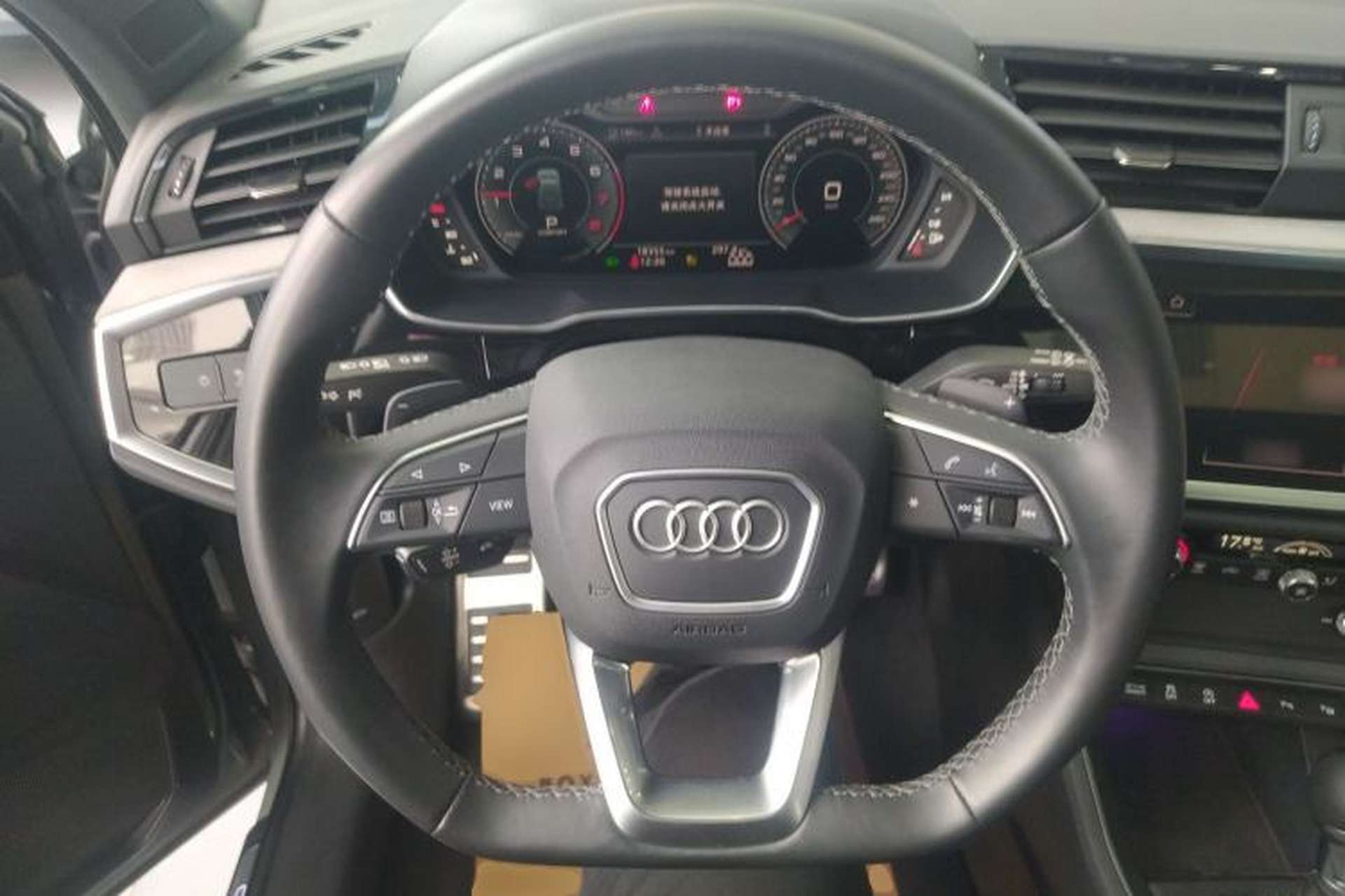 Used Audi Q3 2024 40 TFSI Fashion Dynamic Model Steering Wheel