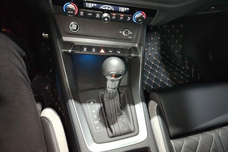 Used Audi Q3 2024 35 TFSI Fashion Dynamic Edition Gear Lever