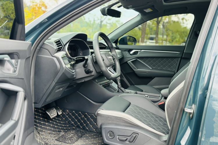 Used Audi Q3 2024 35 TFSI Fashion Dynamic Edition Interior 2