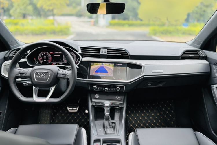 Used Audi Q3 2024 35 TFSI Fashion Dynamic Edition Interior 3