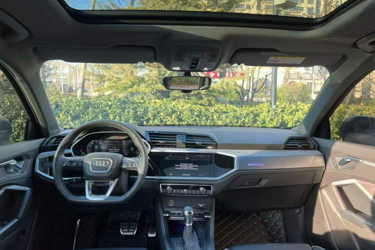 Used Audi Q3 2024 35 TFSI Fashion Dynamic Edition Interior 3