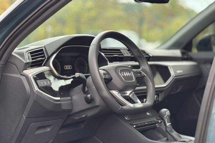 Used Audi Q3 2024 35 TFSI Fashion Dynamic Edition Interior 6