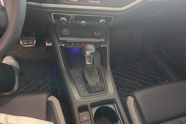 Used Audi Q3 2024 35 TFSI Fashion Dynamic Edition Interior 9