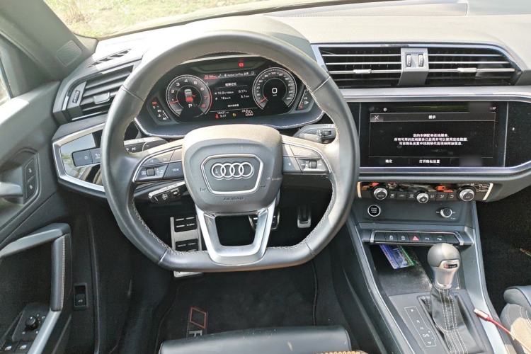 Used Audi Q3 2024 35 TFSI RS Package Performance Model Steering Wheel