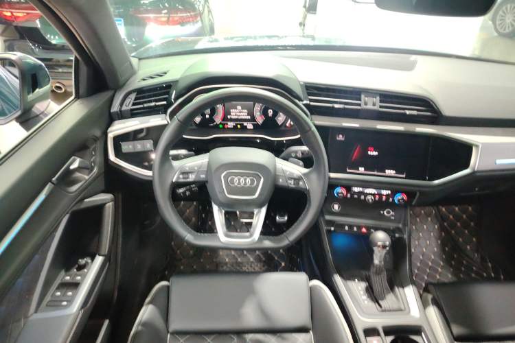Used Audi Q3 2024 35 TFSI Fashion Dynamic Edition Steering Wheel