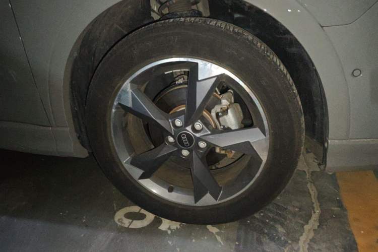 Used Audi Q3 2024 35 TFSI Fashion Dynamic Edition Right Front Wheel Hub