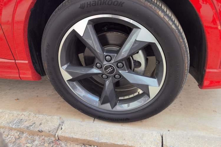 Used Audi Q3 2024 35 TFSI Fashion Dynamic Edition Right Front Wheel Hub