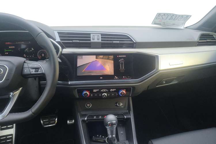 Used Audi Q3 2024 35 TFSI Fashion Dynamic Edition Audio And AC Panel