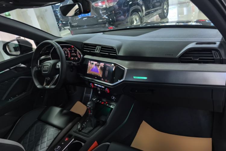 Used Audi Q3 2024 35 TFSI Fashion Dynamic Edition Center Console
