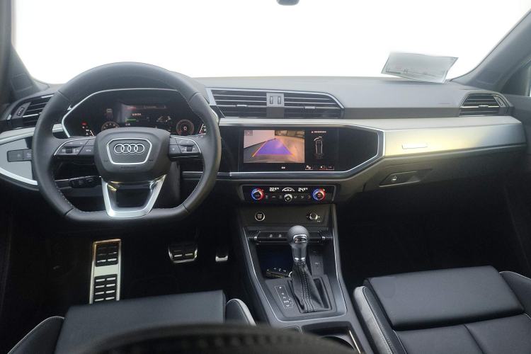 Used Audi Q3 2024 35 TFSI Fashion Dynamic Edition Center Console