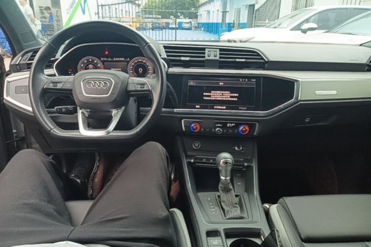 Used Audi Q3 2024 35 TFSI Fashion Dynamic Edition Center Console