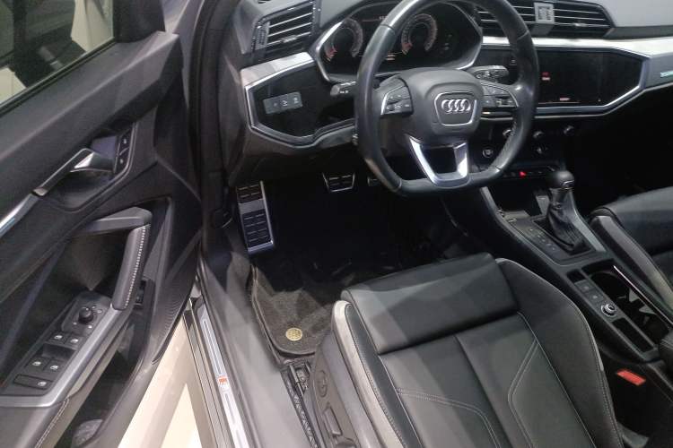 Used Audi Q3 2024 35 TFSI Fashion Dynamic Edition Driver Seat