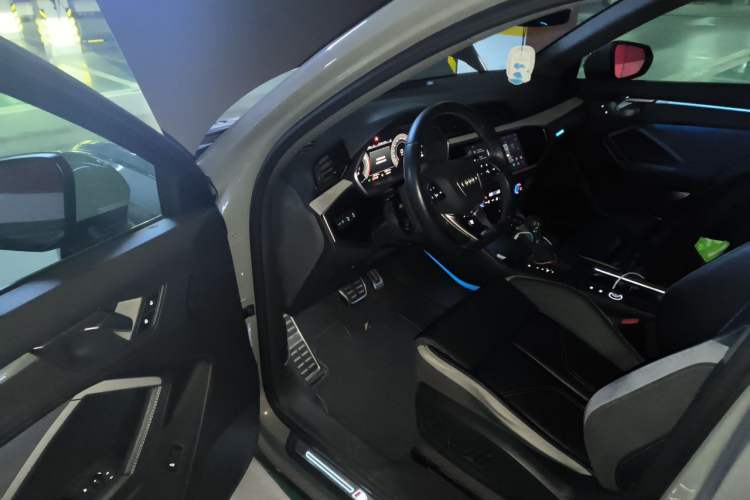 Used Audi Q3 2024 35 TFSI Fashion Dynamic Edition Driver Seat