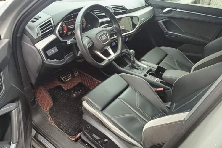 Used Audi Q3 2024 35 TFSI Fashion Dynamic Edition Driver Seat