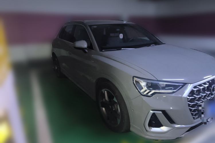 Used Audi Q3 2024 35 TFSI Fashion Dynamic Edition Front Right 45 Deg