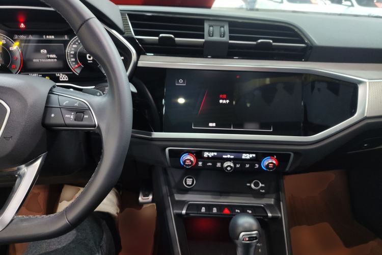 Used Audi Q3 2024 35 TFSI Fashion Dynamic Edition Interior 2