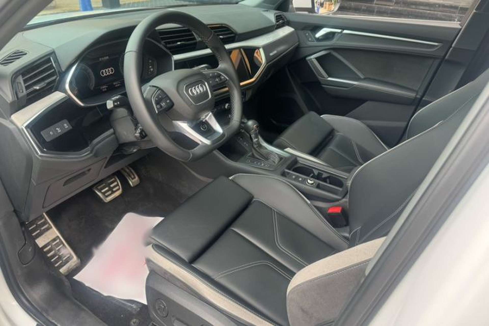Used Audi Q3 2024 35 TFSI Fashion Dynamic Edition Interior 3