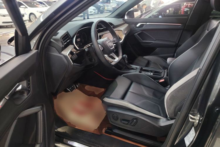 Used Audi Q3 2024 35 TFSI Fashion Dynamic Edition Interior 3