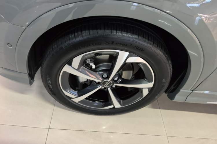 Used Audi Q3 2024 35 TFSI Fashion Dynamic Edition Left Front Wheel Hub