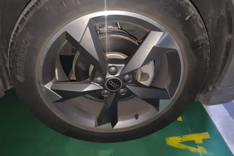 Used Audi Q3 2024 35 TFSI Fashion Dynamic Edition Right Front Wheel Hub