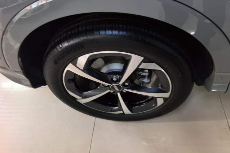 Used Audi Q3 2024 35 TFSI Fashion Dynamic Edition Right Rear Wheel Hub