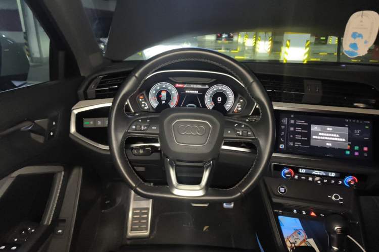 Used Audi Q3 2024 35 TFSI Fashion Dynamic Edition Steering Wheel