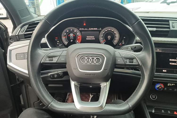 Used Audi Q3 2024 35 TFSI Fashion Dynamic Edition Steering Wheel