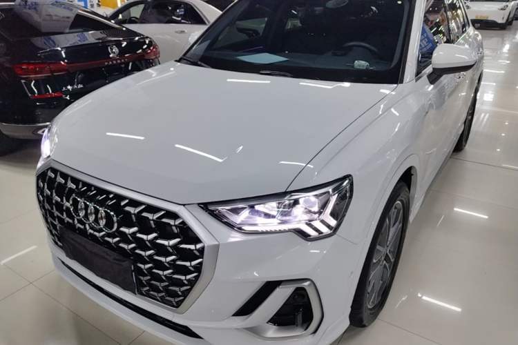 Used Audi Q3 2024 40 TFSI Fashion Dynamic Model Guazi used car, China used car export, Used car for sale, Used cars, Cheapest cars for sale