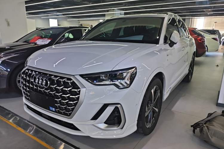 Audi Q3 2024 35 TFSI Fashion Dynamic Edition