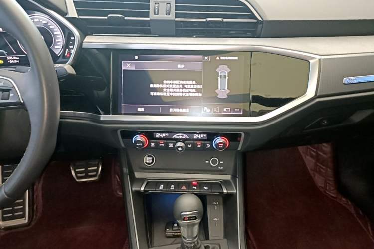 Used Audi Q3 2024 35 TFSI Fashion Dynamic Edition Audio And AC Panel