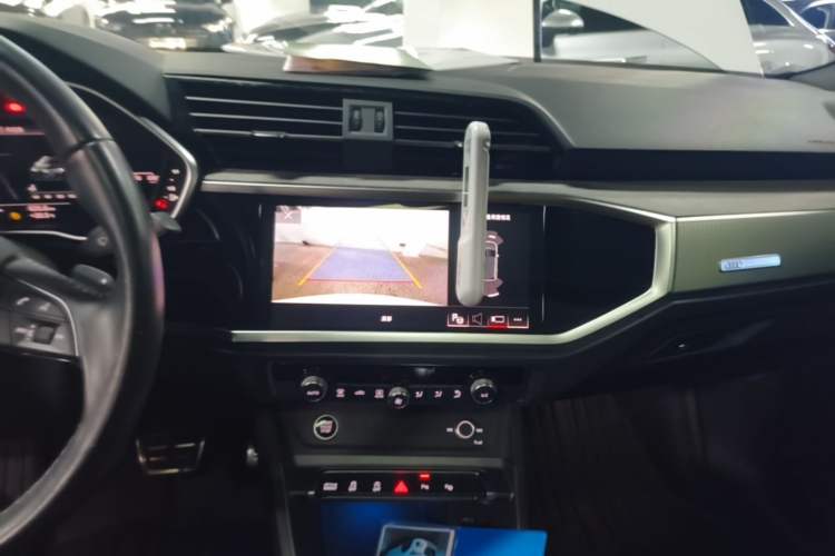 Used Audi Q3 2024 40 TFSI Fashion Dynamic Model Audio And AC Panel