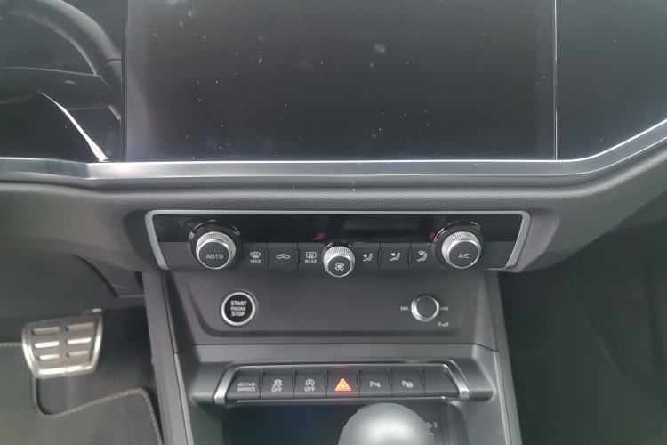 Used Audi Q3 2024 40 TFSI Fashion Dynamic Model Audio And AC Panel