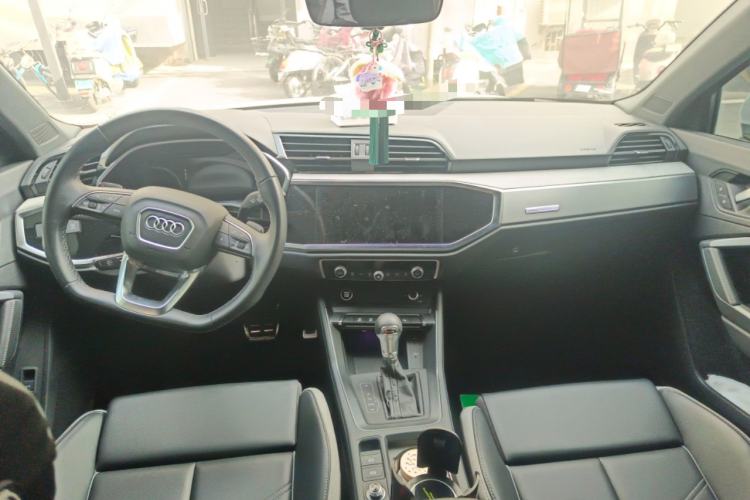 Used Audi Q3 2024 35 TFSI Fashion Dynamic Edition Center Console