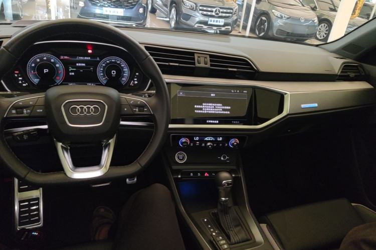 Used Audi Q3 2024 35 TFSI Fashion Dynamic Edition Center Console