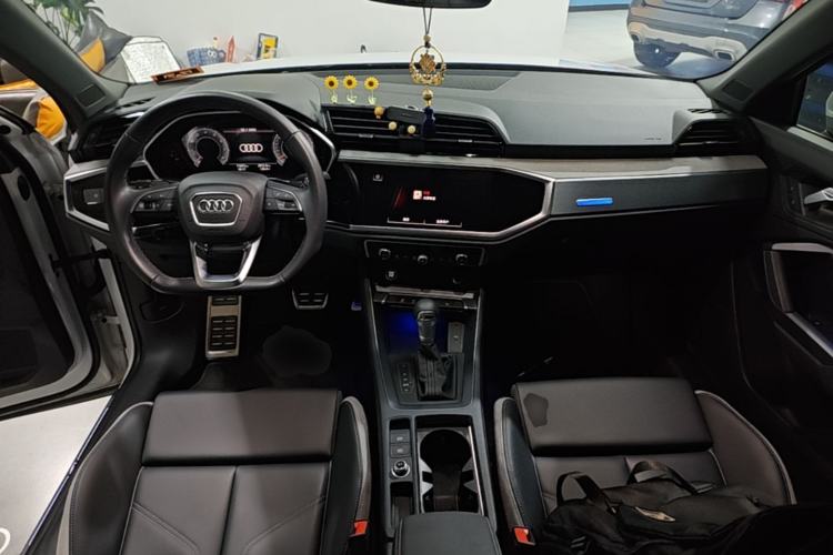 Used Audi Q3 2024 35 TFSI Fashion Dynamic Edition Center Console