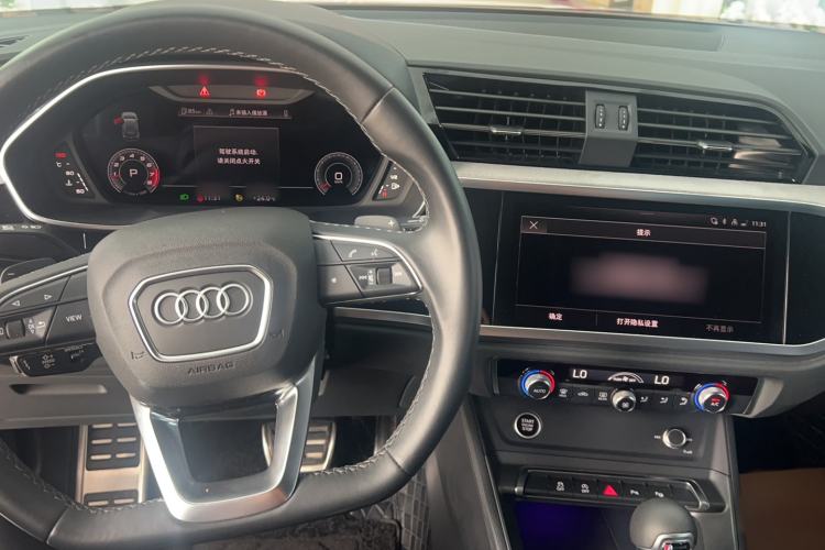 Used Audi Q3 2024 35 TFSI Fashion Dynamic Edition Center Console
