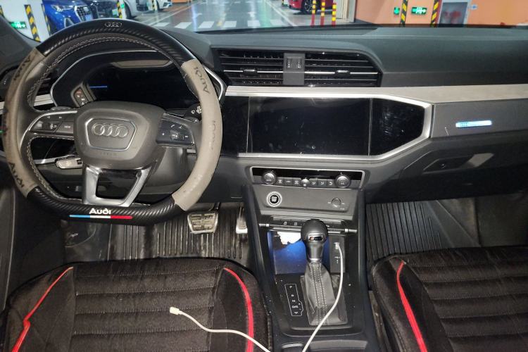 Used Audi Q3 2024 35 TFSI Fashion Dynamic Edition Center Console