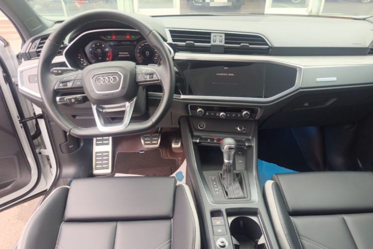 Used Audi Q3 2024 35 TFSI Fashion Dynamic Edition Center Console