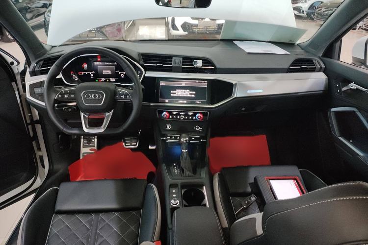 Used Audi Q3 2024 40 TFSI Fashion Dynamic Model Center Console